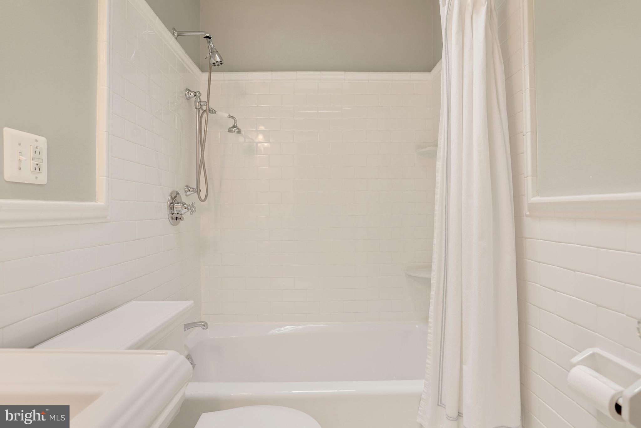 4442 Q Street Northwest Washington, DC 20007 - Photo 32 of 58