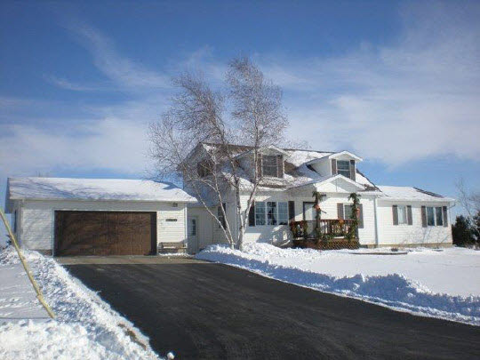 1711 East Currier Road Freeport, IL 61032 - Photo 1 of 8 a front view of a house with a yard