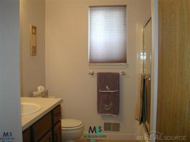 3347 Longview Avenue Rochester, MI 48307 - Photo 12 of 13 31355482-11.JPG