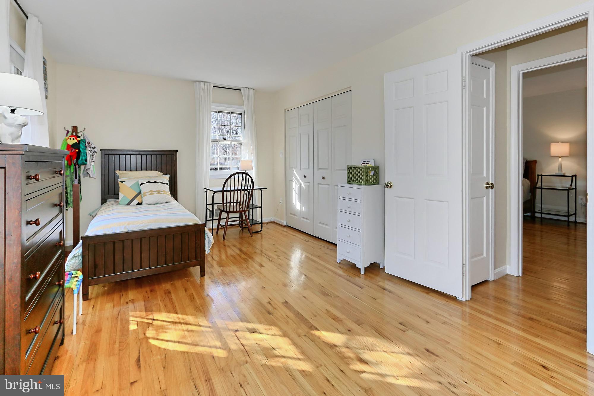 6014 Commack Court Springfield, VA 22152 - Photo 29 of 44 Main level large bedroom