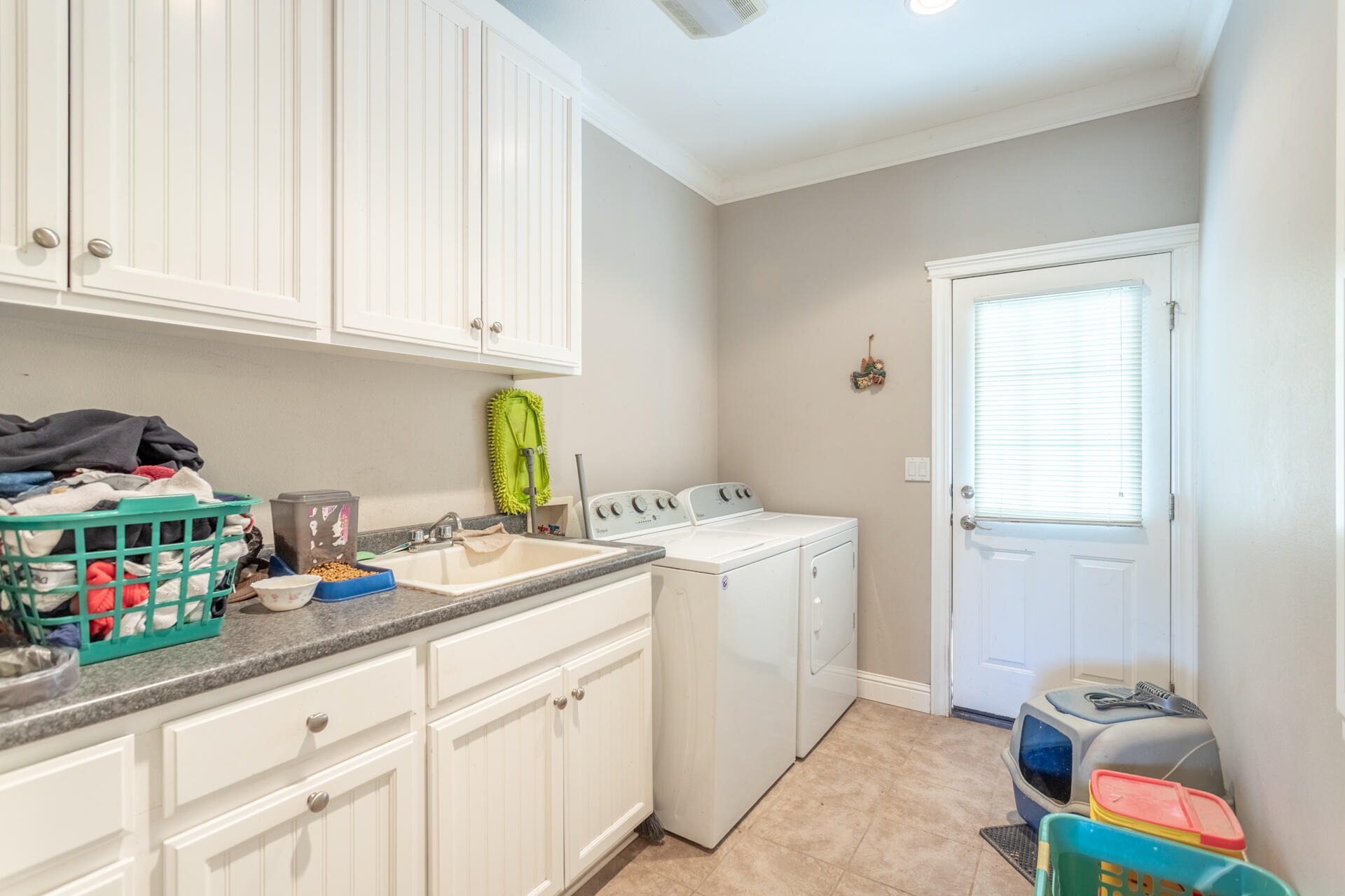 11847 Oak Run Road Oak Run, CA 96069 - Photo 25 of 54 a utility room with sink dryer and washer