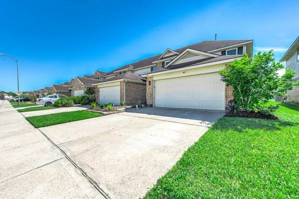 $2,600 | 4502 Park Trail Lane, Pasadena, TX 77505