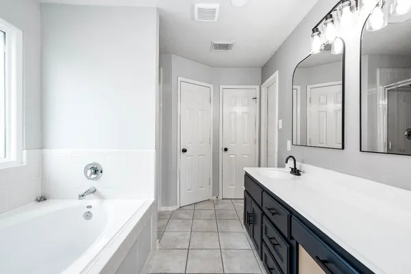 $2,600 | 4502 Park Trail Lane, Pasadena, TX 77505