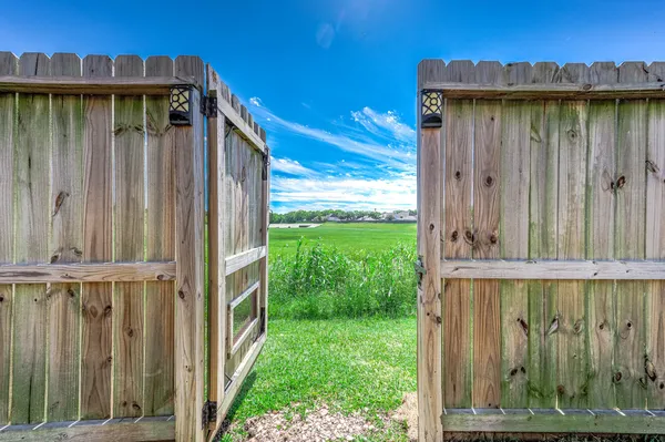 $2,600 | 4502 Park Trail Lane, Pasadena, TX 77505