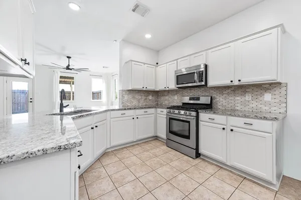 $2,600 | 4502 Park Trail Lane, Pasadena, TX 77505