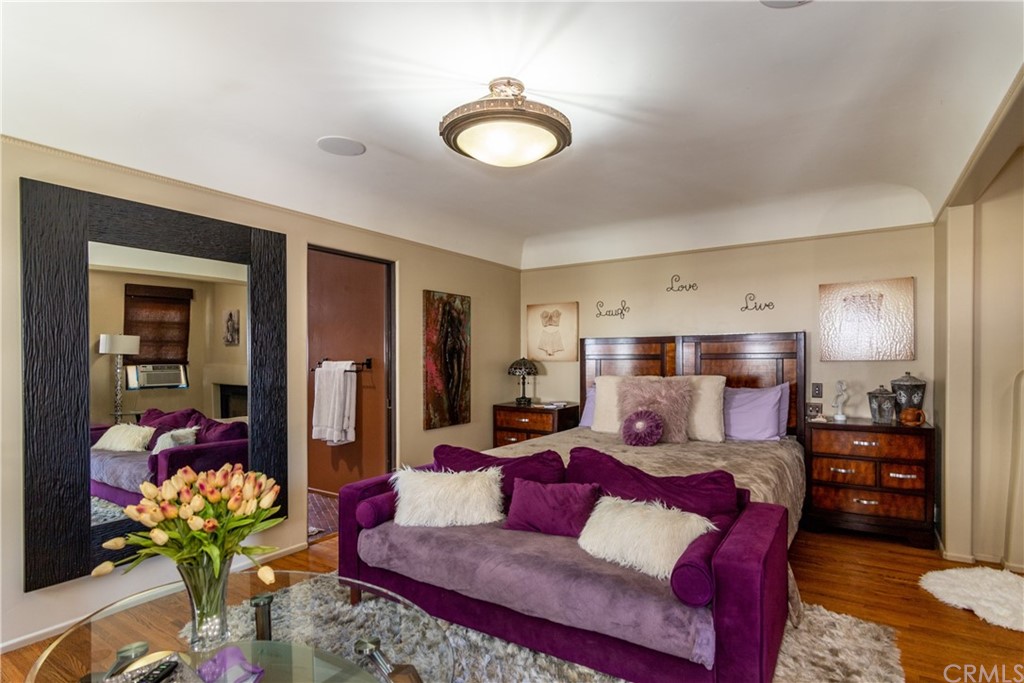 66 Corinthian Walk Long Beach, CA 90803 - Photo 13 of 26 a living room with furniture and a chandelier