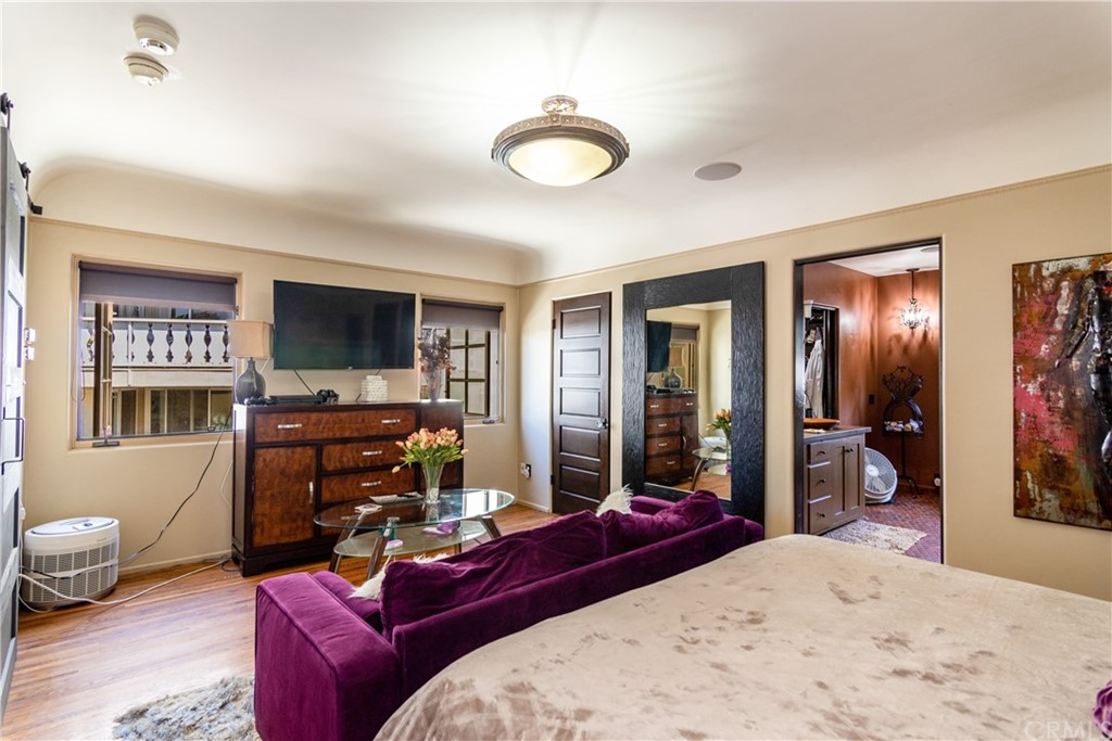 66 Corinthian Walk Long Beach, CA 90803 - Photo 18 of 26 a living room with furniture and a flat screen tv