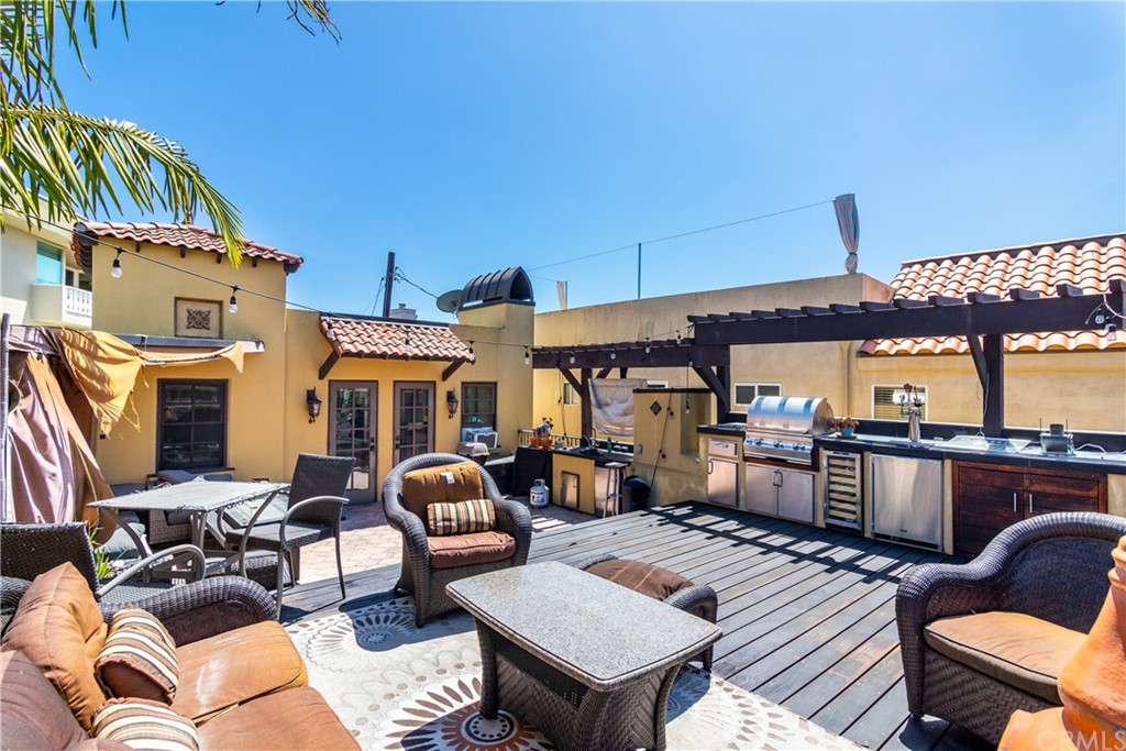 66 Corinthian Walk Long Beach, CA 90803 - Photo 26 of 26 a outdoor space with patio furniture