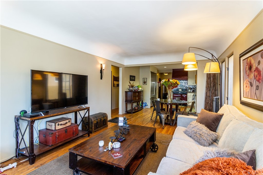 66 Corinthian Walk Long Beach, CA 90803 - Photo 6 of 26 a living room with furniture and a flat screen tv