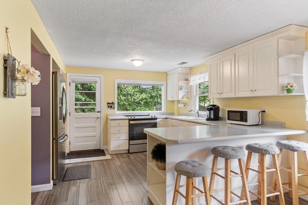 17 Parlee Road Chelmsford, MA 01824 - Photo 3 of 42