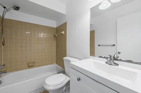 $89,900 | 25229 Franklin Terrace, Unit 5, South Lyon, MI 48178