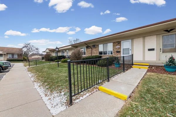 $89,900 | 25229 Franklin Terrace, Unit 5, South Lyon, MI 48178