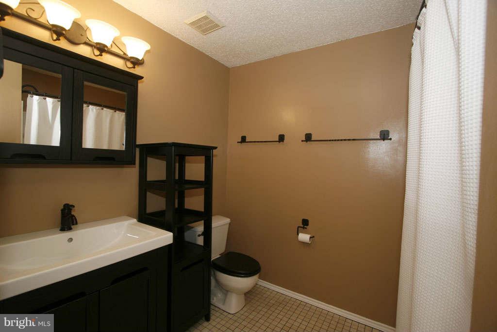 21013 Timber Ridge Terrace, Unit 203 Ashburn, VA 20147 - Photo 9 of 24 Bath (Master)
