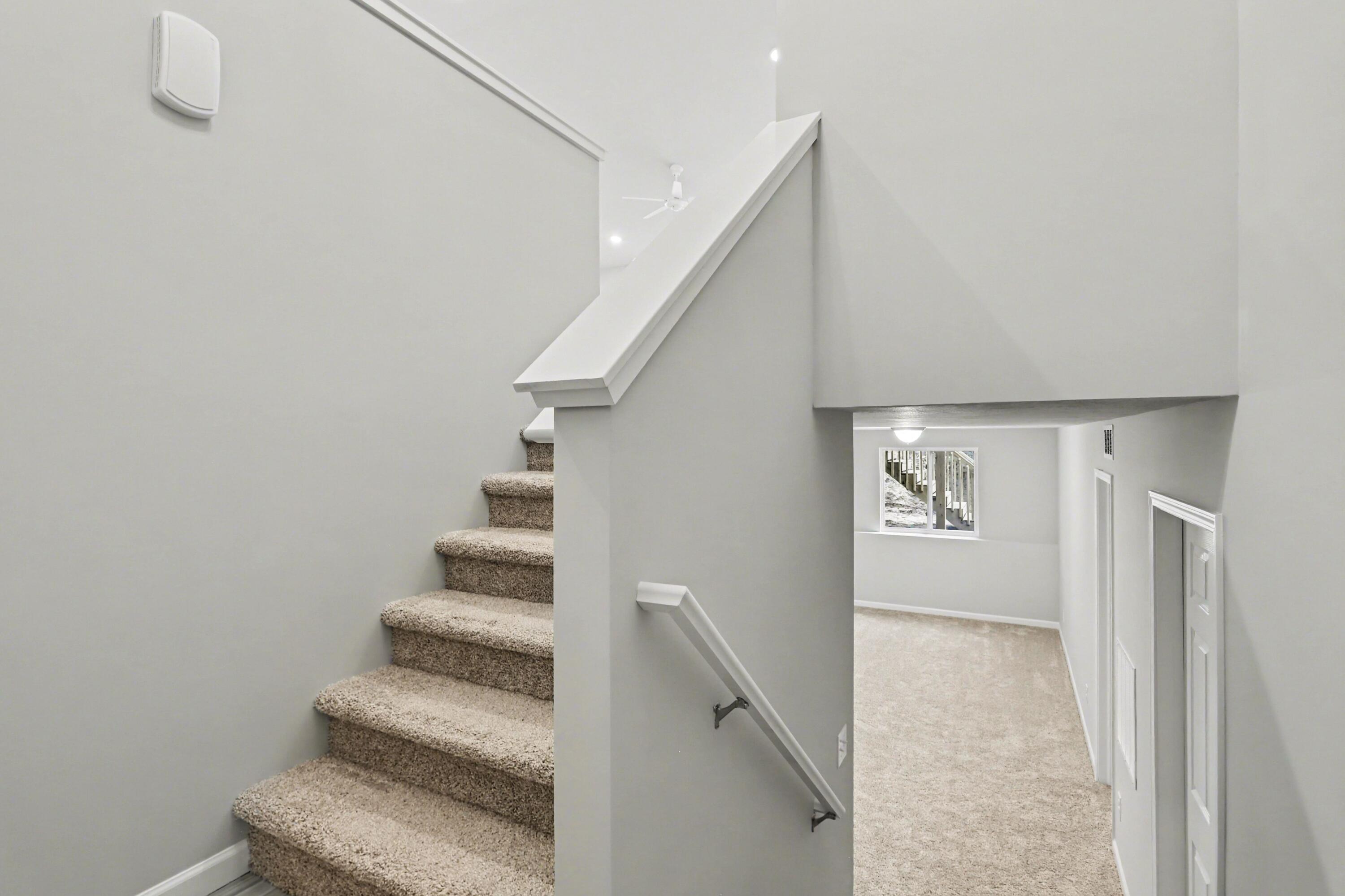 1212 Pine Street Three Rivers, MI 49093 - Photo 3 of 29 MFW035-i2060-Foyer