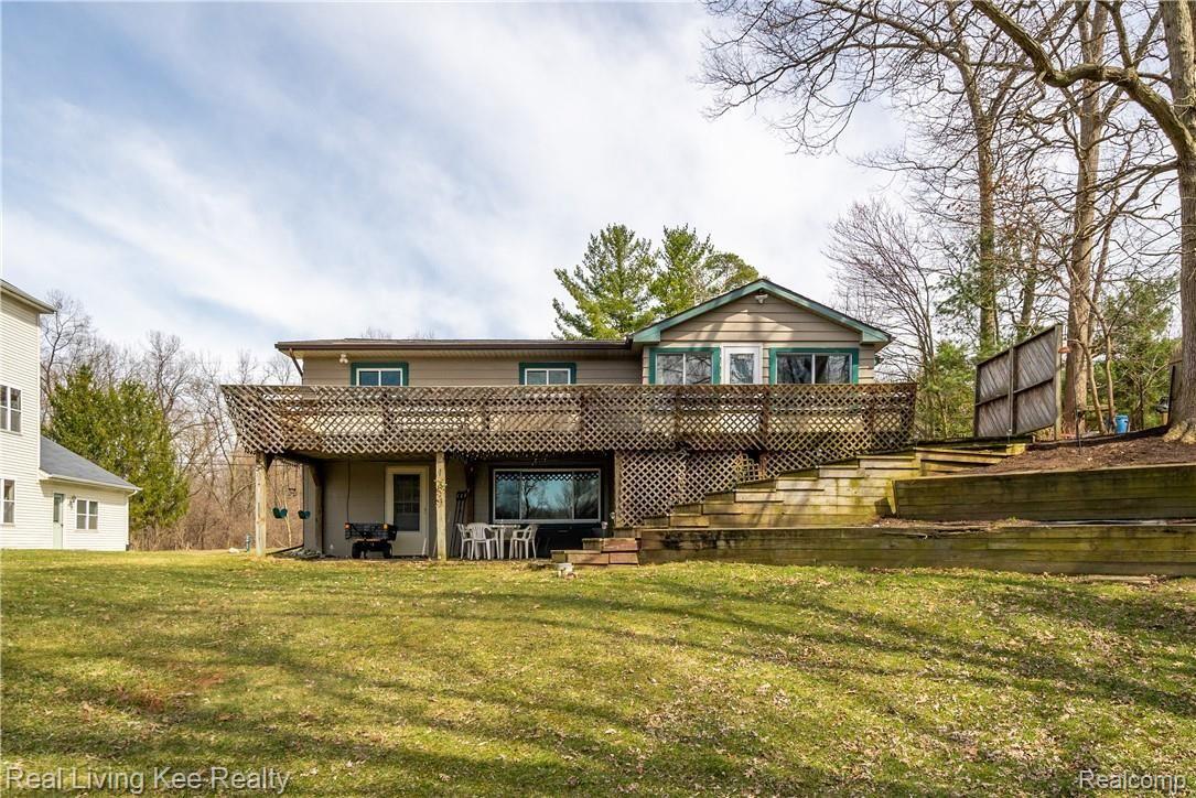 140 Indianside Road Oakland, MI 48363 - Photo 15 of 62 Exteriors (4 of 10).jpg