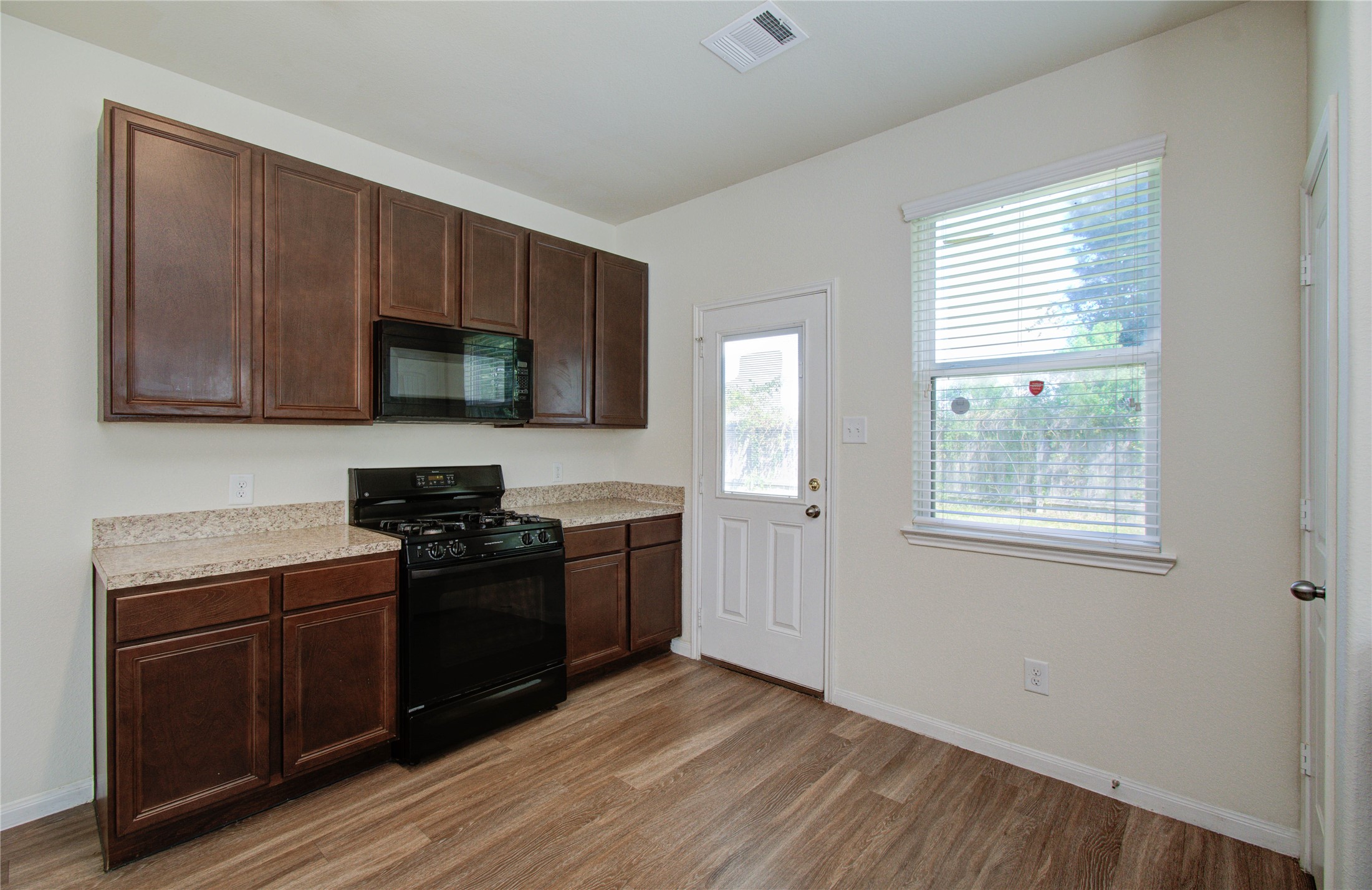 10410 Solitude Way Houston, TX 77044 - Photo 14 of 45
