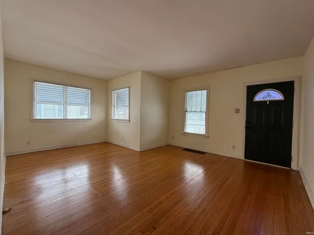 $1,195 | 2614 East Gum Street, Evansville, IN 47714