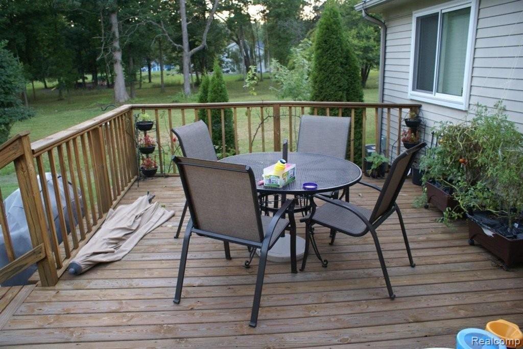 25583 Farmbrook Road Southfield, MI 48034 - Photo 6 of 19 Deck.jpg