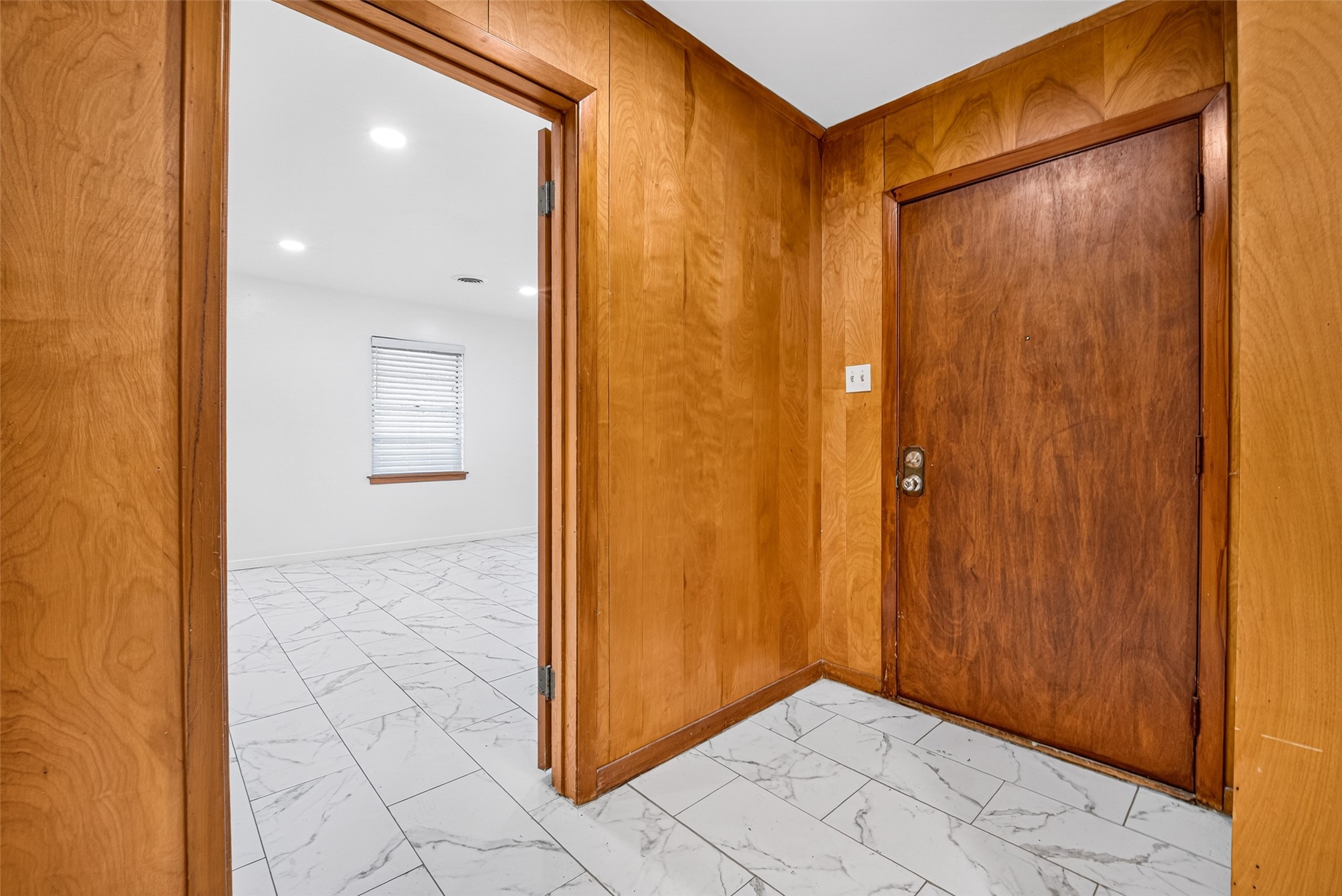16407 Mahan Road Houston, TX 77068 - Photo 9 of 47 Additional room - next to the front door