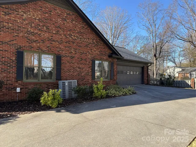 $439,900 | 489 17th Avenue Northeast, Hickory, NC 28601