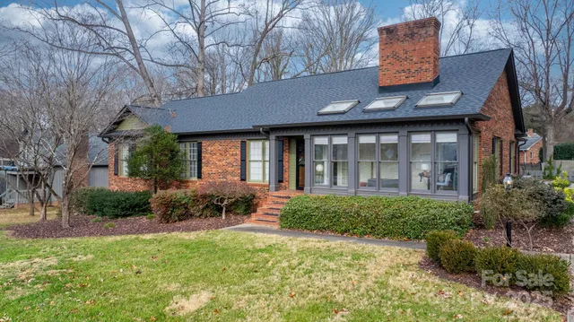 $439,900 | 489 17th Avenue Northeast, Hickory, NC 28601