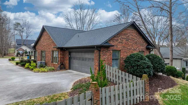 $439,900 | 489 17th Avenue Northeast, Hickory, NC 28601