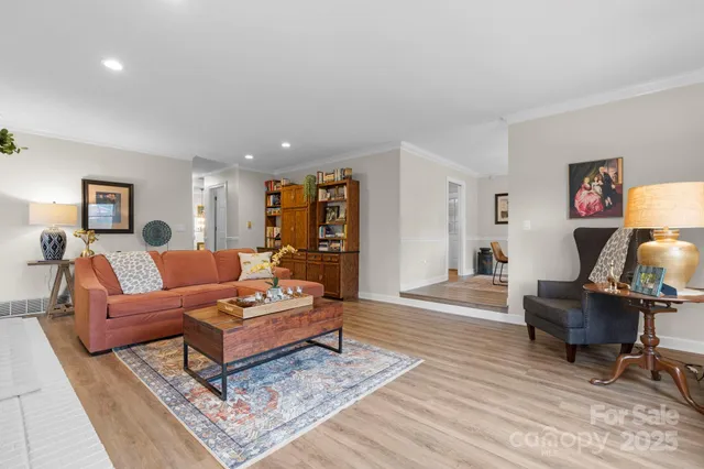 $439,900 | 489 17th Avenue Northeast, Hickory, NC 28601