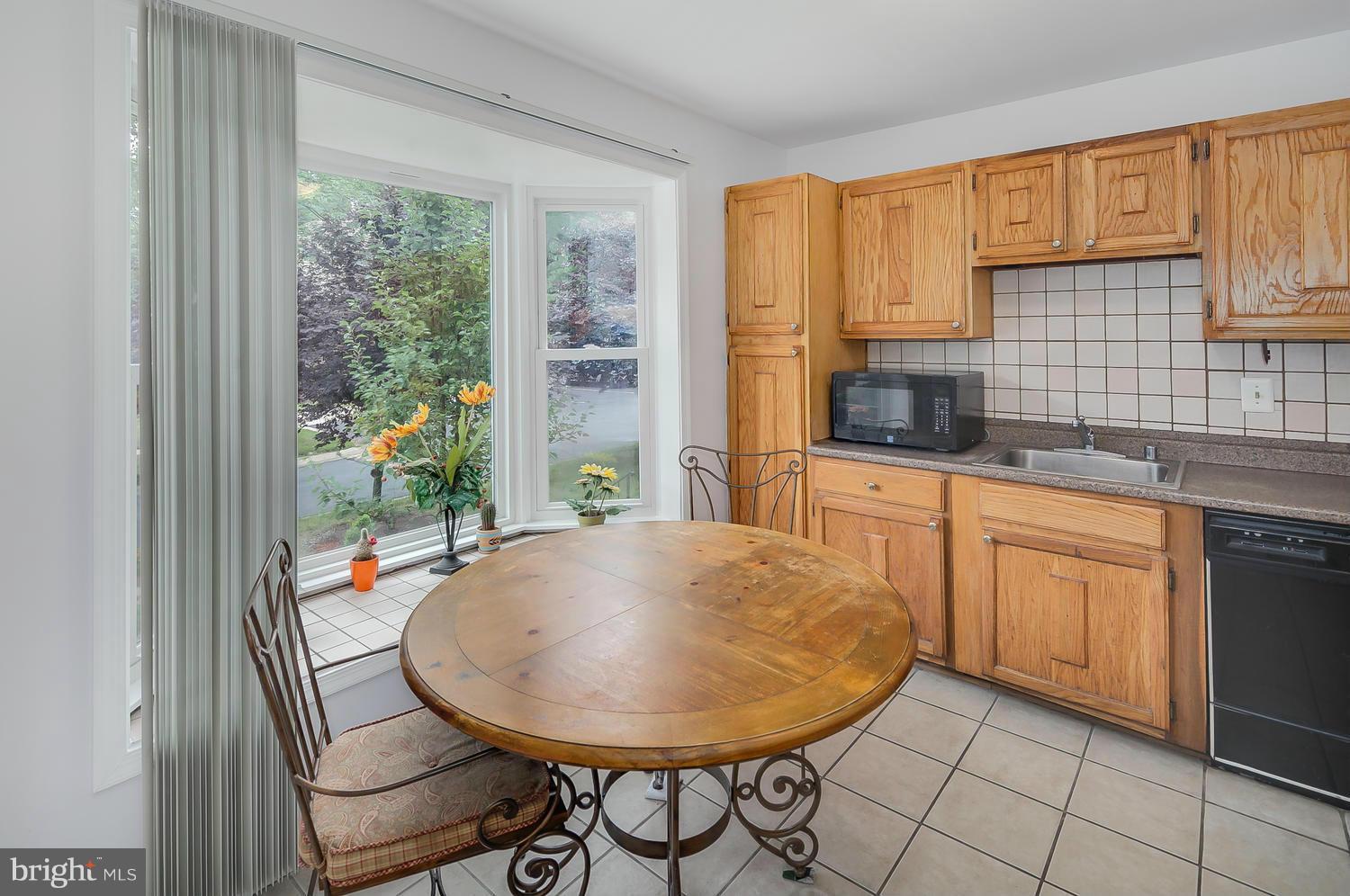 33 Catoctin Court Silver Spring, MD 20906 - Photo 4 of 30 Kitchen