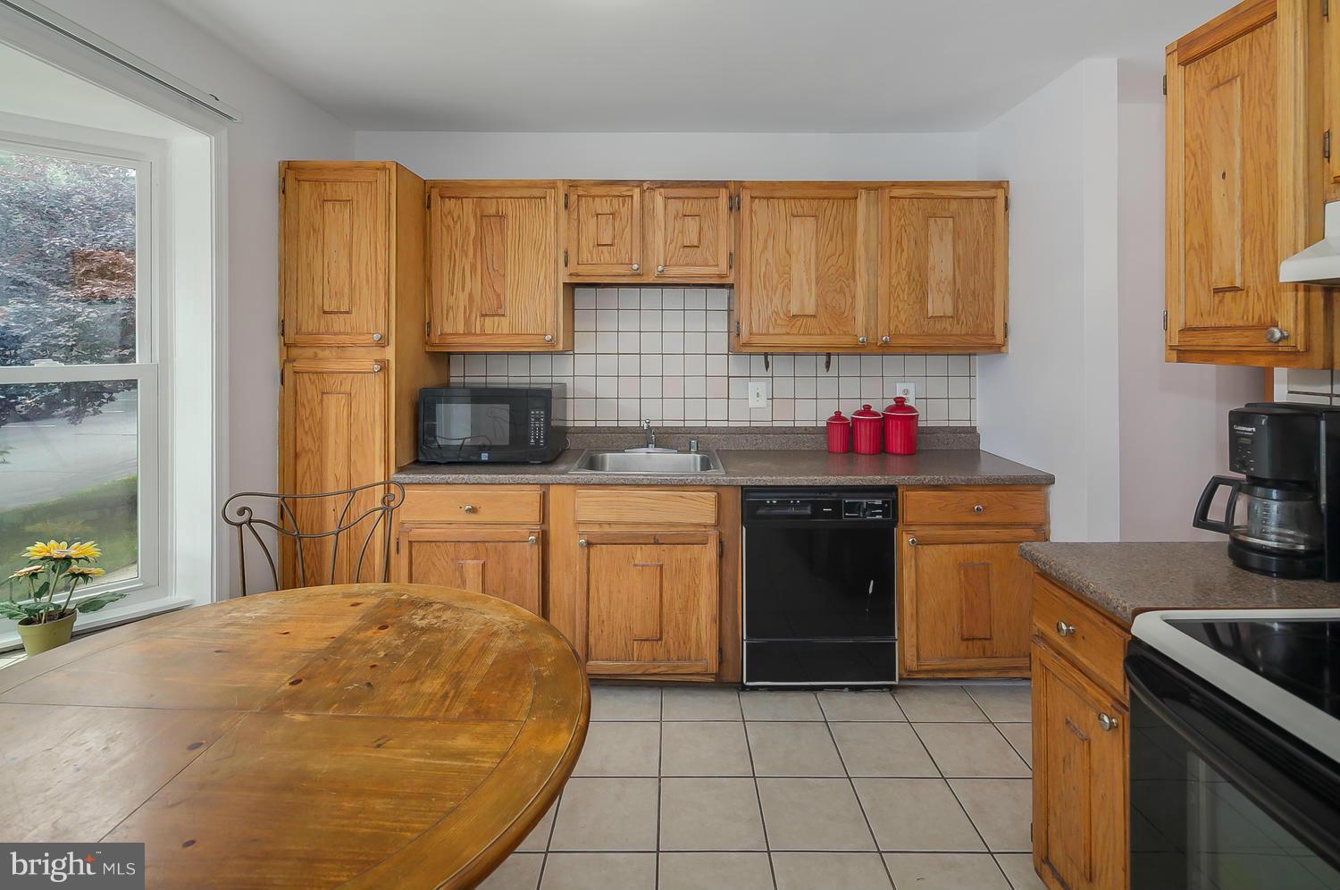 33 Catoctin Court Silver Spring, MD 20906 - Photo 5 of 30 Kitchen