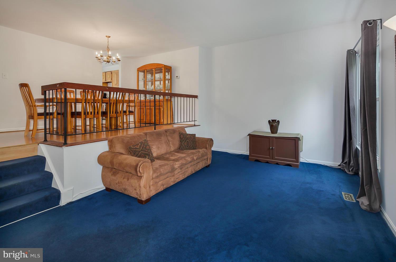 33 Catoctin Court Silver Spring, MD 20906 - Photo 7 of 30 Living Room
