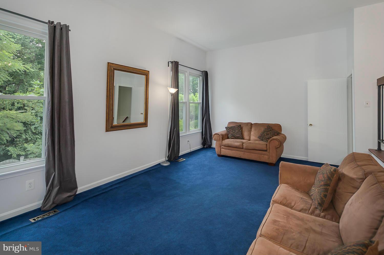 33 Catoctin Court Silver Spring, MD 20906 - Photo 10 of 30 Living Room
