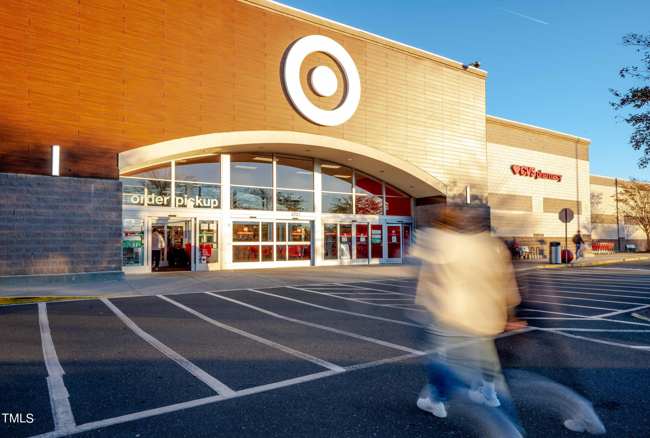 6425 Tanner Oak Lane Raleigh, NC 27613 - Photo 30 of 41 a front view of a building with a garden
