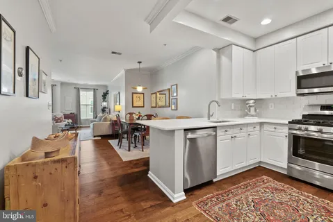 $425,000 | 5108 Donovan Drive, Unit 305, Alexandria, VA 22304
