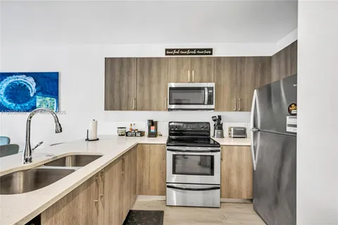 $4,000 | 170 Northwest 158th Street, Unit 2, Miami, FL 33169