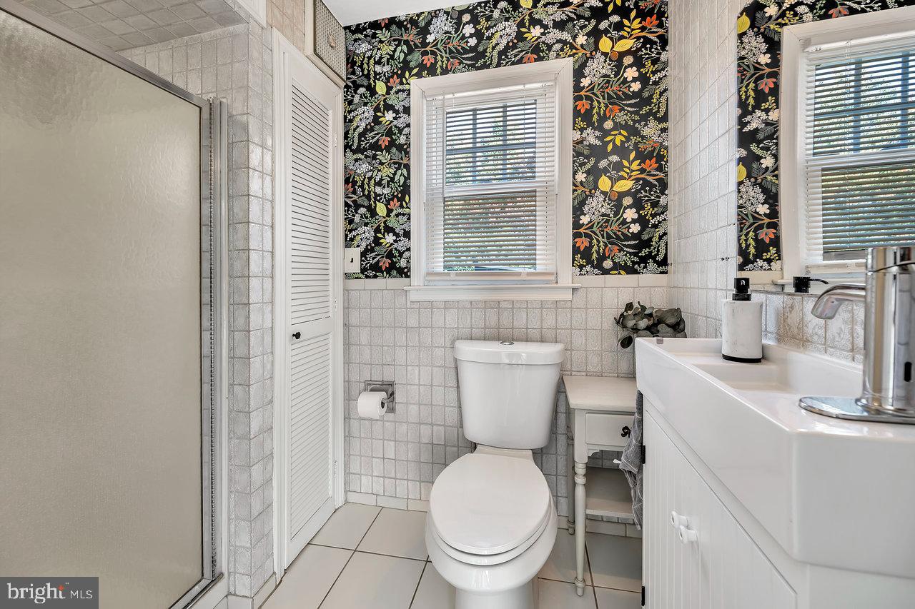 118 Blackwell Road Pennington, NJ 08534 - Photo 21 of 33 a bathroom with a toilet and a sink