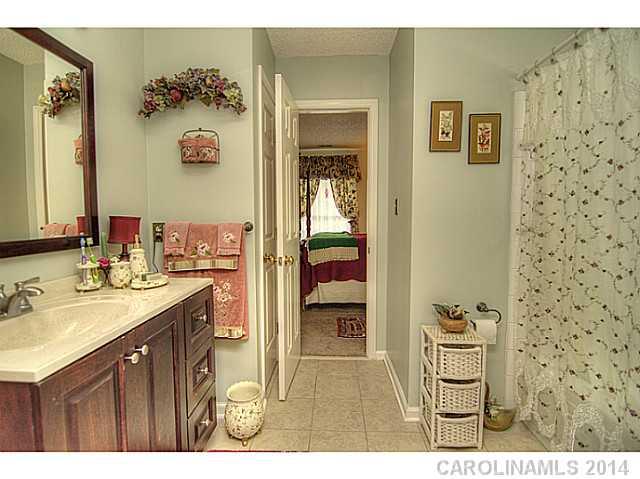 10909 Ridge Acres Road Charlotte, NC 28214 - Photo 12 of 15 Gallery Image 12