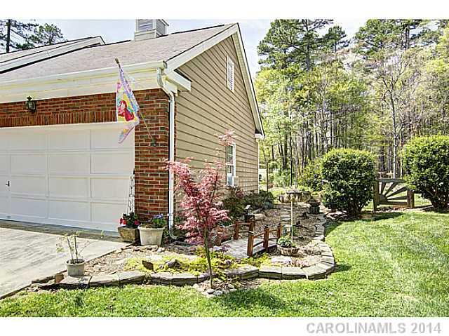 10909 Ridge Acres Road Charlotte, NC 28214 - Photo 3 of 15 Gallery Image 3