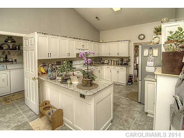 10909 Ridge Acres Road Charlotte, NC 28214 - Photo 7 of 15 Gallery Image 7