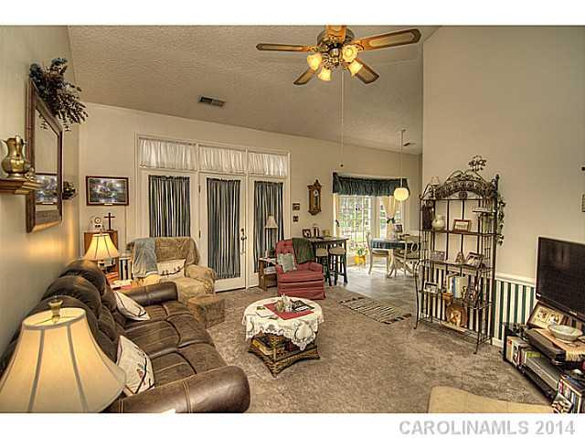 10909 Ridge Acres Road Charlotte, NC 28214 - Photo 9 of 15 Gallery Image 9