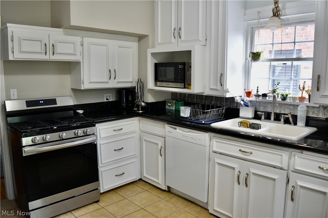 2419 Saybrook Road Cleveland, OH 44118 - Photo 5 of 20 Gallery Image 5