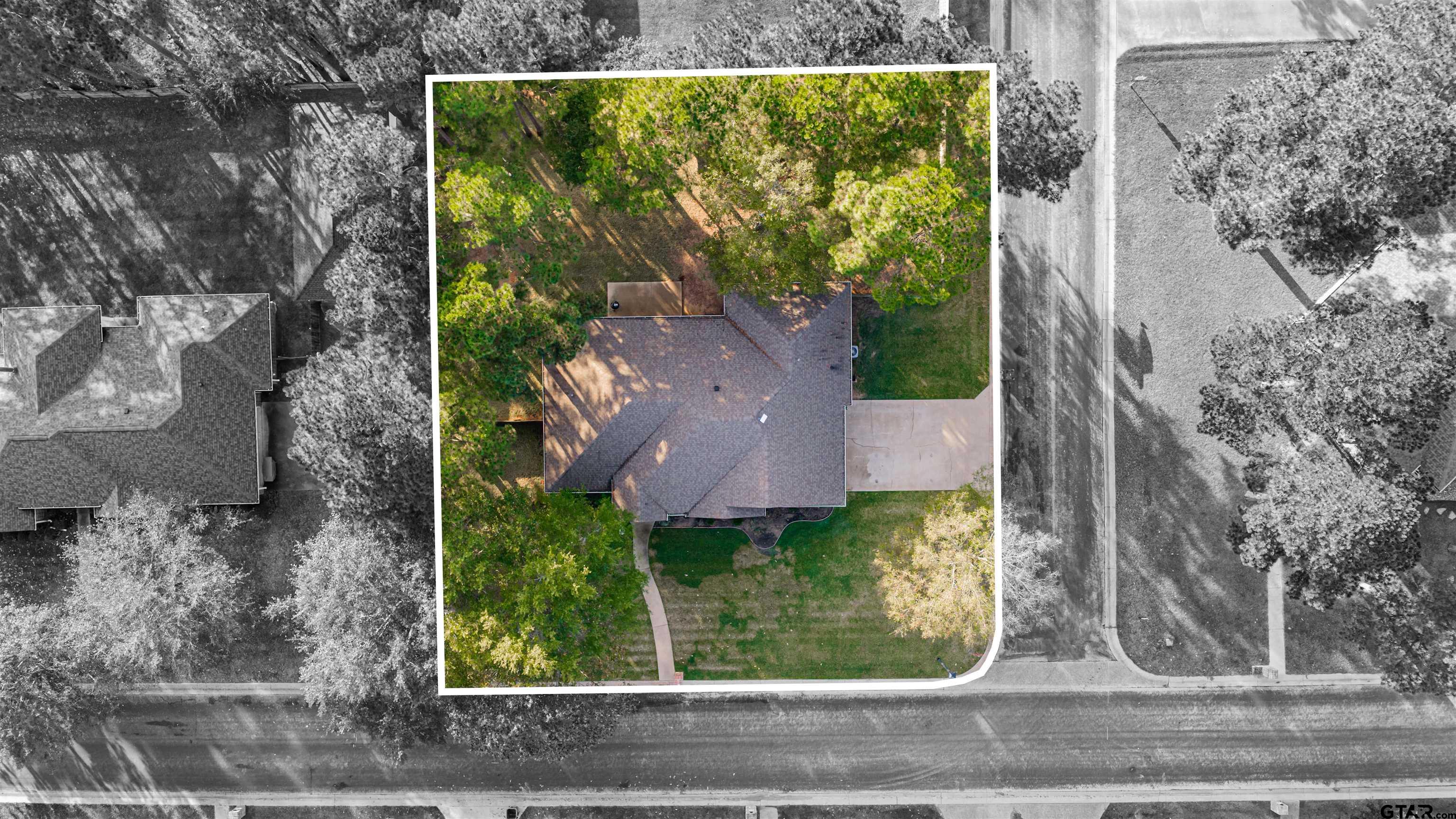 1001 Millstone Lane Chandler, TX 75758 - Photo 29 of 30 front view of a house with a garden