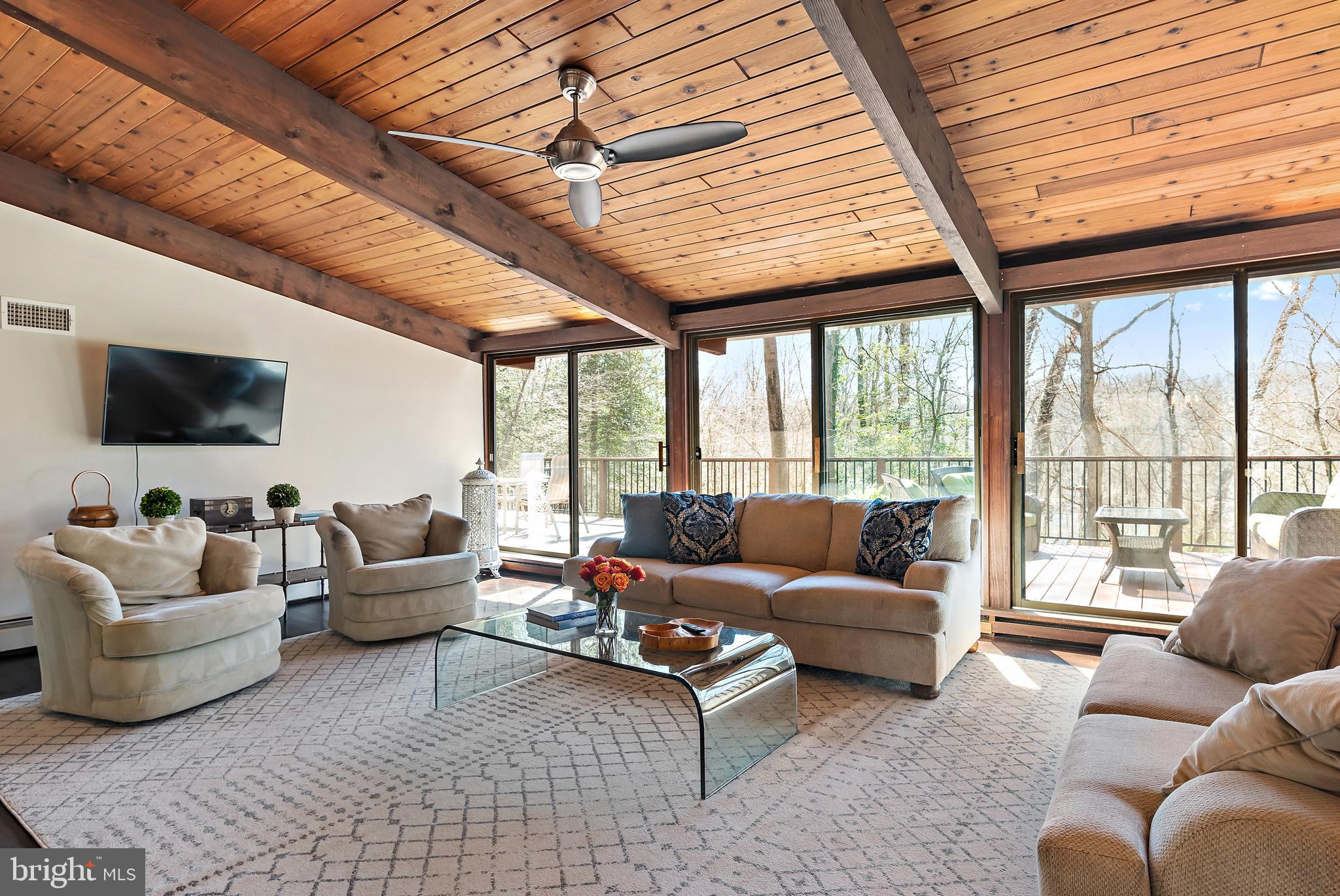 519 Epping Forest Road Annapolis, MD 21401 - Photo 18 of 73 a living room with furniture and a flat screen tv
