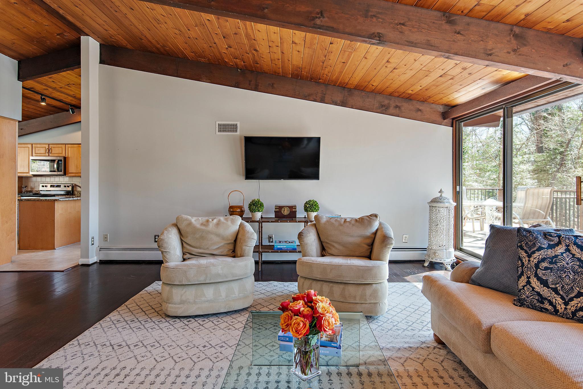 519 Epping Forest Road Annapolis, MD 21401 - Photo 20 of 73 a living room with furniture and a flat screen tv