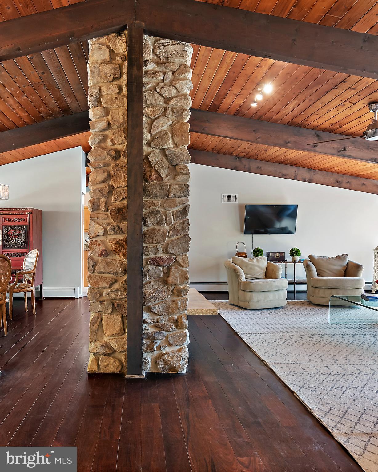 519 Epping Forest Road Annapolis, MD 21401 - Photo 25 of 73 a living room with furniture and a flat screen tv