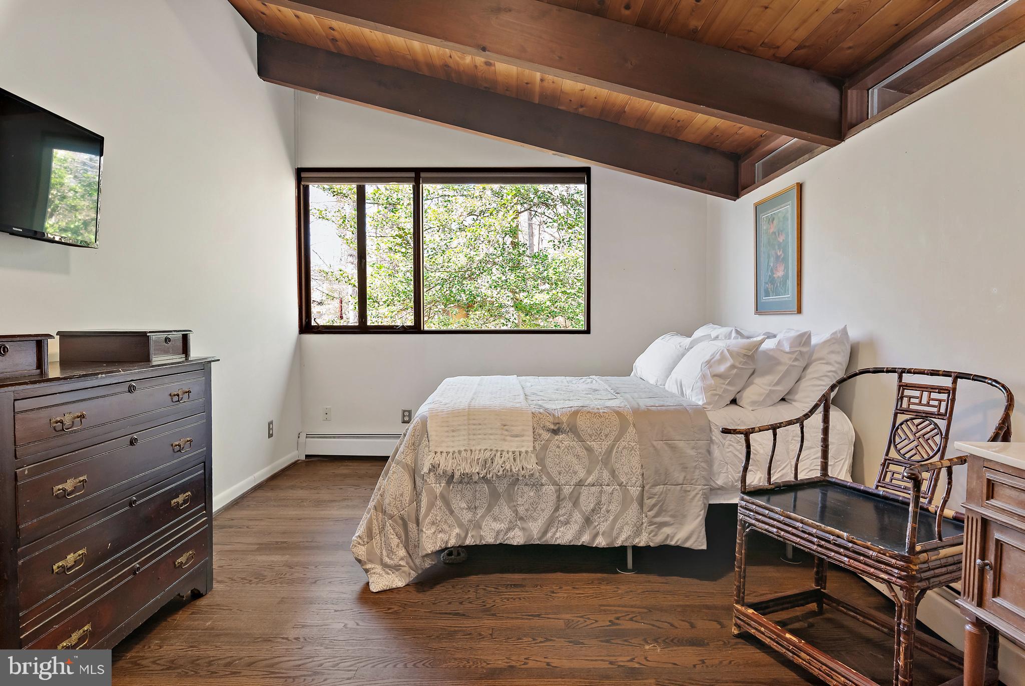 519 Epping Forest Road Annapolis, MD 21401 - Photo 43 of 73 a bedroom with a bed and a dresser