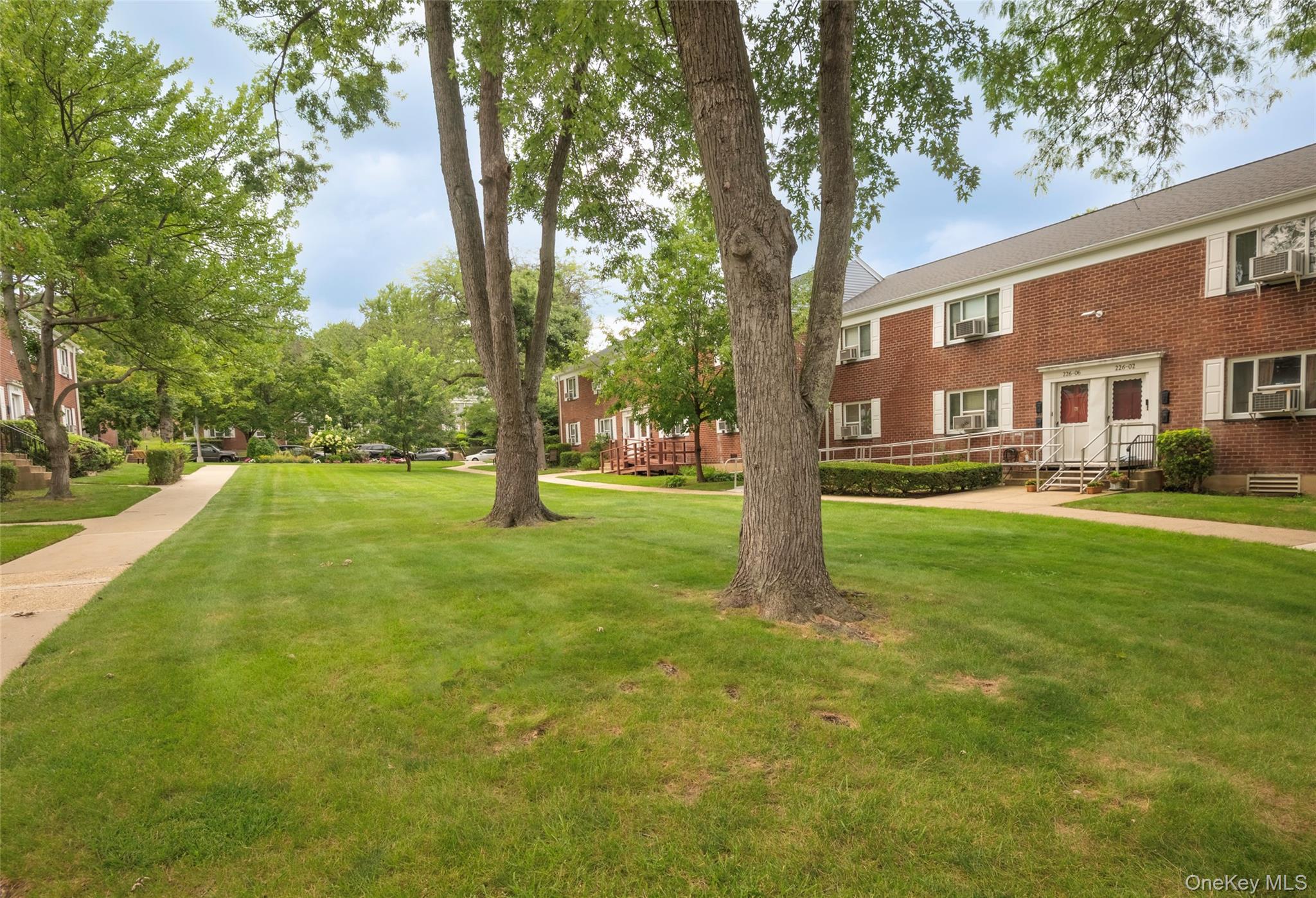 225-24 Manor Road, Unit 814 Queens, NY 11427 - Photo 16 of 18 Gallery Image 16