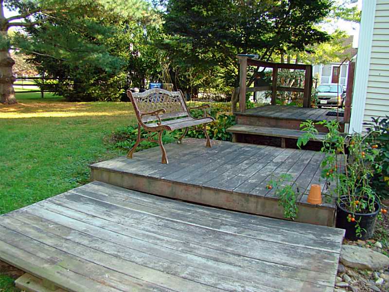 127 West View Road Middletown, RI 02842 - Photo 4 of 25 Patio/Deck.