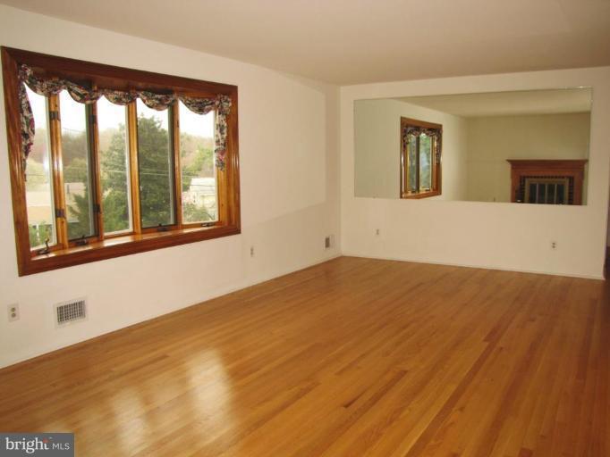 11 Weyburn Court Rosedale, MD 21237 - Photo 11 of 26 Living Room/Dining Room