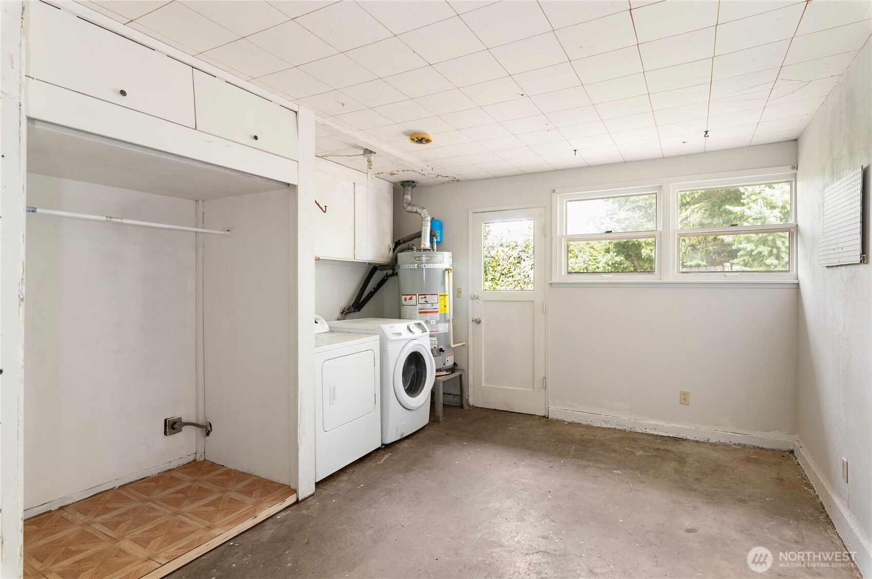 944 East 30th Street Bremerton, WA 98310 - Photo 16 of 21 a view of utility room with washer and dryer