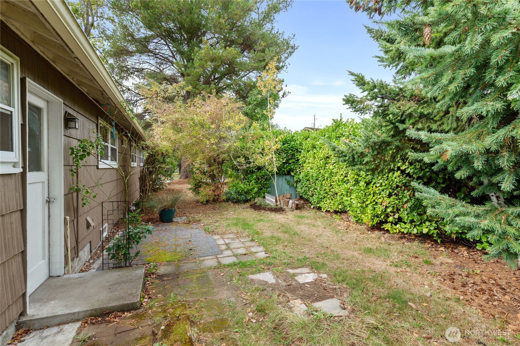 944 East 30th Street Bremerton, WA 98310 - Photo 19 of 21 a view of a pathway with a tree